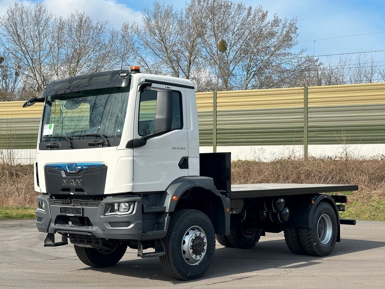 MAN TGM 18.320 4x4 Euro 6e Plato - Bortu kravas automašīna/ Platforma: foto 1 MAN TGM 18.320 4x4 Euro 6e Plato - Bortu kravas automašīna/ Platforma: foto 1