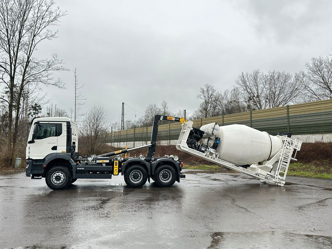 MAN TGS 33.440 6x4 Euro6e Abroller + Fahrmischer - Pacēlājs ar āķi, Kravas auto ar manipulatoru: foto 1 MAN TGS 33.440 6x4 Euro6e Abroller + Fahrmischer - Pacēlājs ar āķi, Kravas auto ar manipulatoru: foto 1