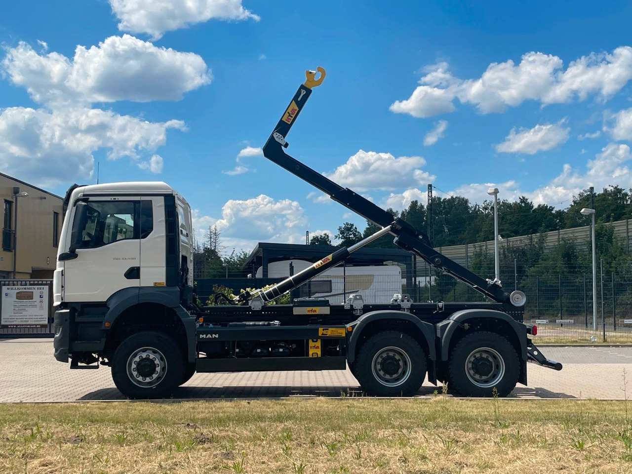 MAN TGS 33.440 6x6 Euro6e Hyva - Hiab MultiLift - Pacēlājs ar āķi, Kravas auto ar manipulatoru: foto 3 MAN TGS 33.440 6x6 Euro6e Hyva - Hiab MultiLift - Pacēlājs ar āķi, Kravas auto ar manipulatoru: foto 3