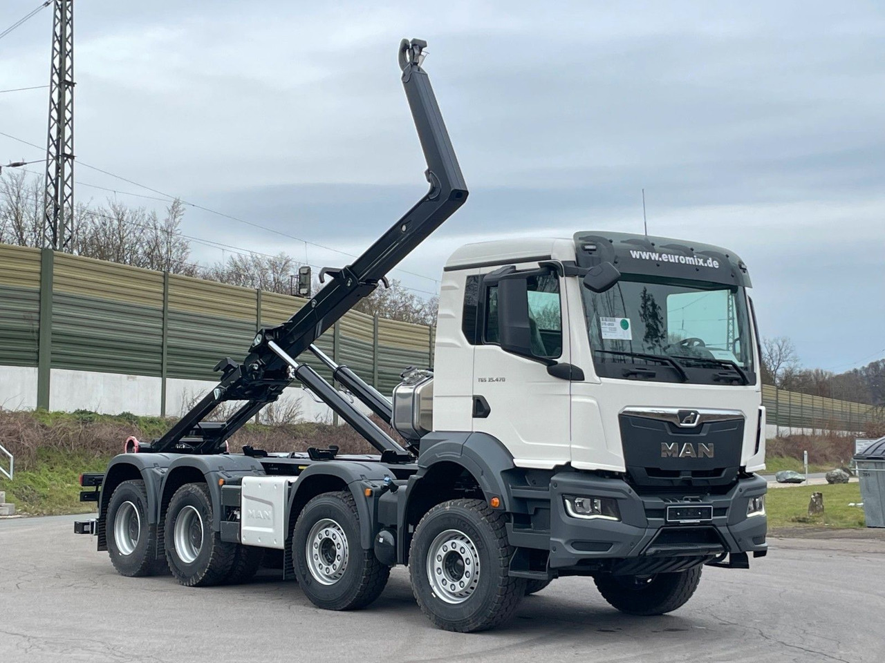 MAN TGS 35.480 8x4 Euro6e Hiab MultLift Abrollkipper - Pacēlājs ar āķi, Kravas auto ar manipulatoru: foto 1 MAN TGS 35.480 8x4 Euro6e Hiab MultLift Abrollkipper - Pacēlājs ar āķi, Kravas auto ar manipulatoru: foto 1