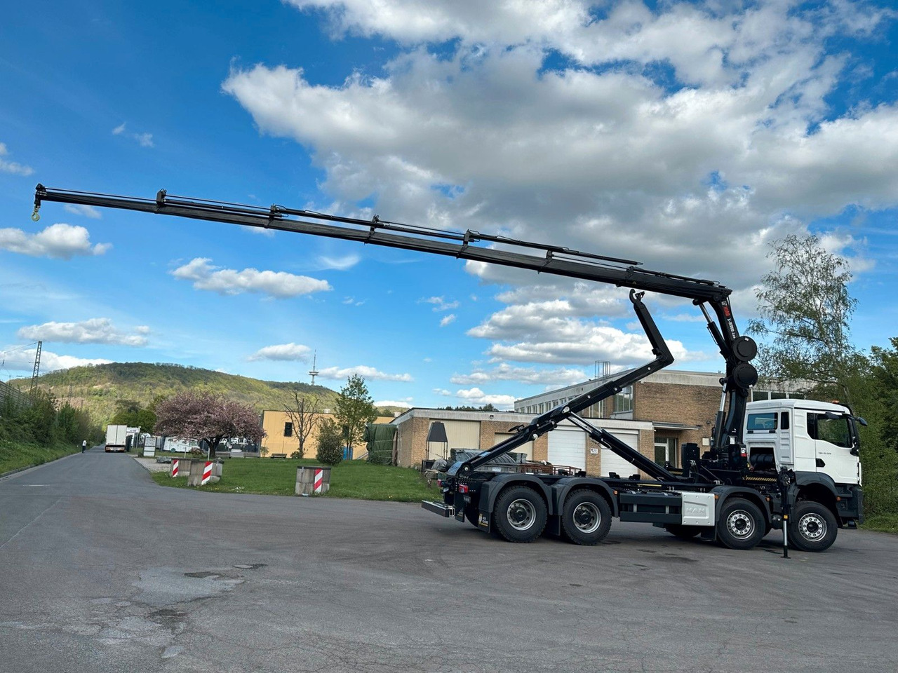 Pacēlājs ar āķi, Kravas auto ar manipulatoru MAN TGS 35.520 8x4  Abrollkipper + Kran HIAB 228-6: foto 16