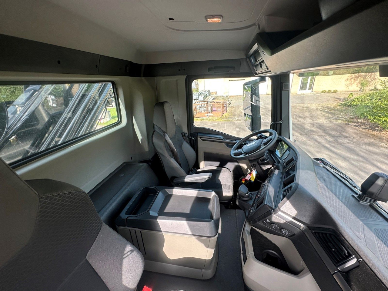 Pacēlājs ar āķi, Kravas auto ar manipulatoru MAN TGS 35.520 8x4  Abrollkipper + Kran HIAB 228-6: foto 23