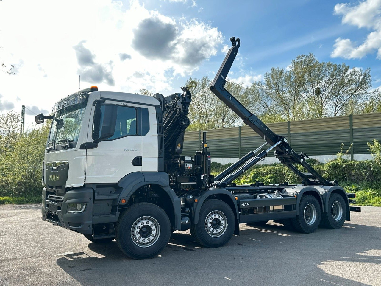 Pacēlājs ar āķi, Kravas auto ar manipulatoru MAN TGS 35.520 8x4  Abrollkipper + Kran HIAB 228-6: foto 12