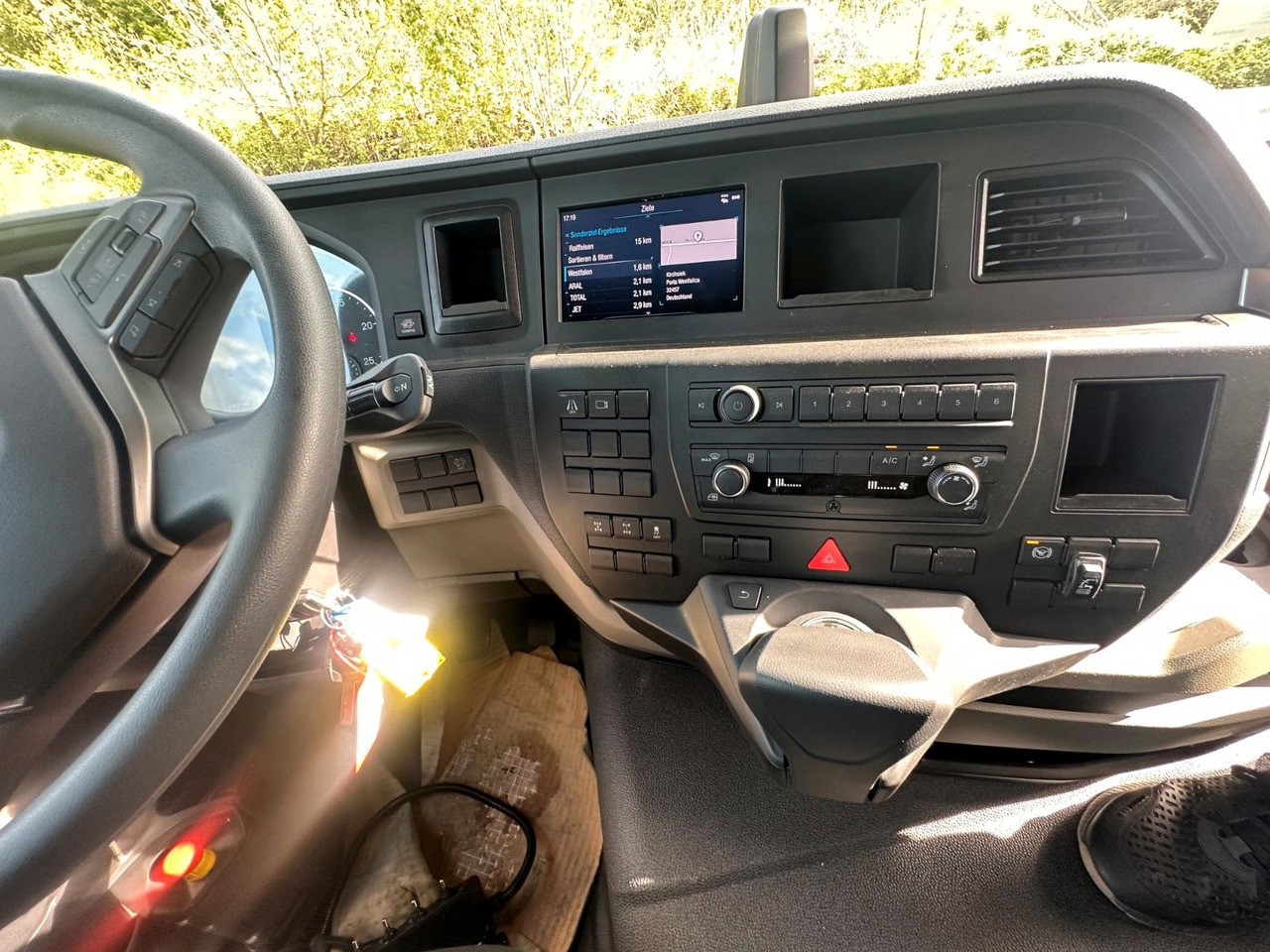 Pacēlājs ar āķi, Kravas auto ar manipulatoru MAN TGS 35.520 8x4  Abrollkipper + Kran HIAB 228-6: foto 25
