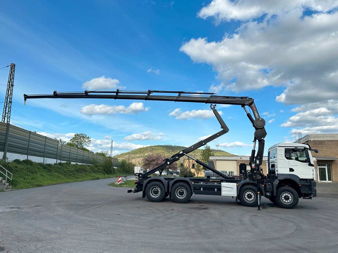 Pacēlājs ar āķi, Kravas auto ar manipulatoru MAN TGS 35.520 8x4  Abrollkipper + Kran HIAB 228-6: foto 17