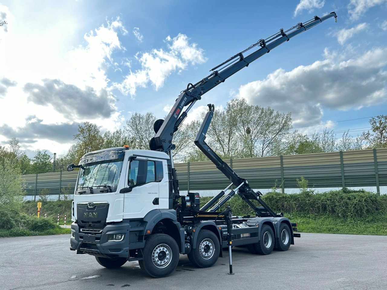 Pacēlājs ar āķi, Kravas auto ar manipulatoru MAN TGS 35.520 8x4  Abrollkipper + Kran HIAB 228-6: foto 11
