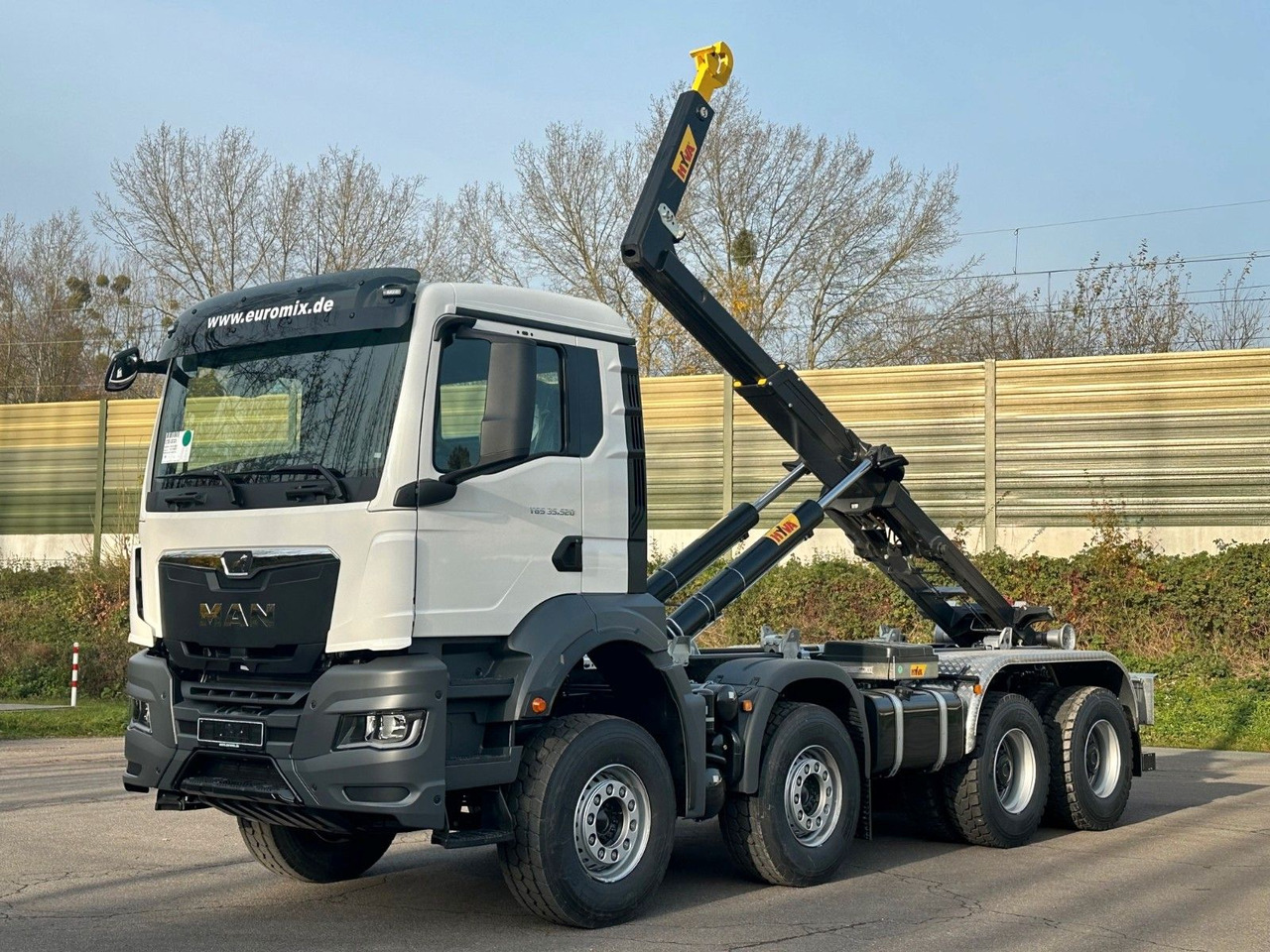 MAN TGS 35.520 8x4 Euro6e Hyva 26-55 Abrollkipper - Pacēlājs ar āķi: foto 1 MAN TGS 35.520 8x4 Euro6e Hyva 26-55 Abrollkipper - Pacēlājs ar āķi: foto 1