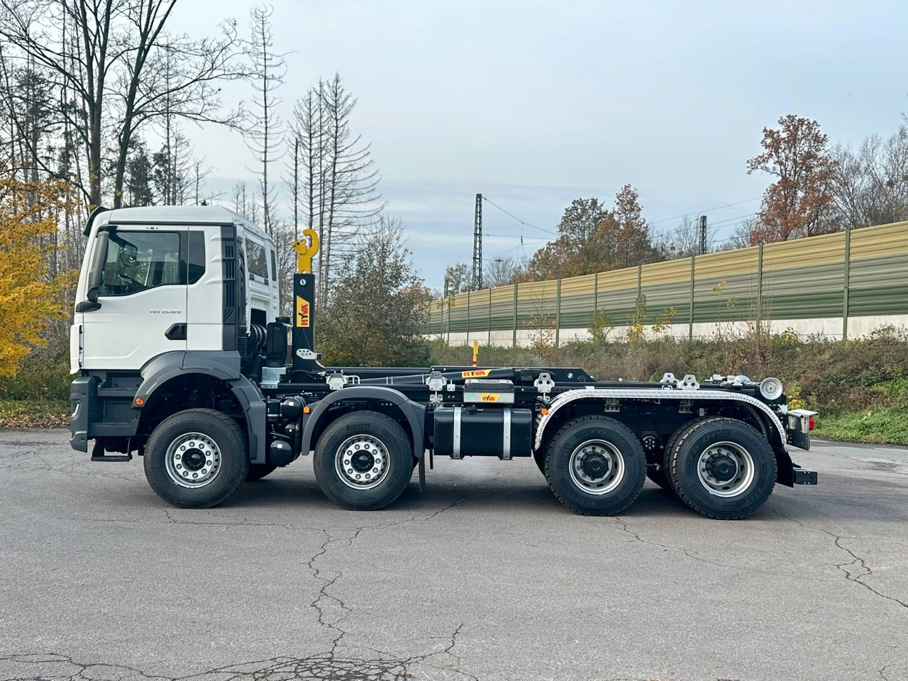 MAN TGS 35.520 8x4 Euro6e Hyva 26-55 Abrollkipper - Pacēlājs ar āķi: foto 3 MAN TGS 35.520 8x4 Euro6e Hyva 26-55 Abrollkipper - Pacēlājs ar āķi: foto 3