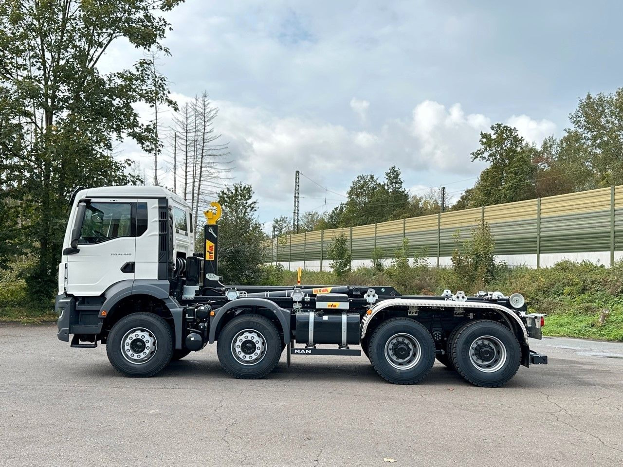 MAN TGS 41.440 8x4 Euro6e Hyva 26-55 Abrollkipper - Pacēlājs ar āķi: foto 2 MAN TGS 41.440 8x4 Euro6e Hyva 26-55 Abrollkipper - Pacēlājs ar āķi: foto 2