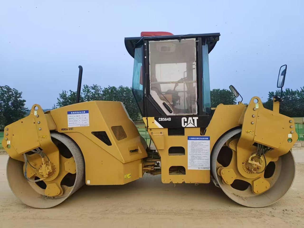 CATERPILLAR CB564D - Veltnis: foto 1 CATERPILLAR CB564D - Veltnis: foto 1