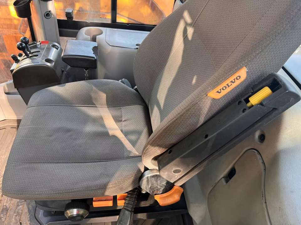 Good Condition Used L120Gz Wheel Loader VOLVO Used VOLVO L120G Loader Used Wheel Loader for Sale - Riteņu iekrāvējs: foto 3 Good Condition Used L120Gz Wheel Loader VOLVO Used VOLVO L120G Loader Used Wheel Loader for Sale - Riteņu iekrāvējs: foto 3