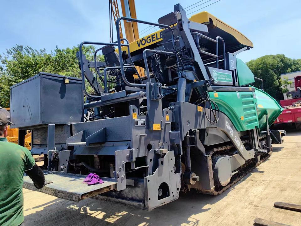High Quality Used VOGELE 2100-3L Paver Construction Machinery Good Condition VOGELE Paver - Asfalta klājējs: foto 2 High Quality Used VOGELE 2100-3L Paver Construction Machinery Good Condition VOGELE Paver - Asfalta klājējs: foto 2
