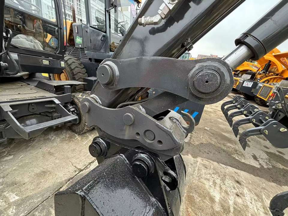 Hot Sale Used Doosan Dx75 Small 7.5t Wheel Excavator South Korea DX75 Mini Excavator for Sale Good Condition - Kāpurķēžu ekskavators: foto 5 Hot Sale Used Doosan Dx75 Small 7.5t Wheel Excavator South Korea DX75 Mini Excavator for Sale Good Condition - Kāpurķēžu ekskavators: foto 5