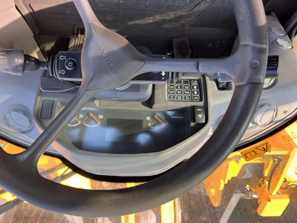 Hot Selling Used Original Sweden Hydraulic Volvo L120GZ Wheel Loader Second Hand Loader Volvo L220G in Good Condition for Sale - Riteņu iekrāvējs: foto 4 Hot Selling Used Original Sweden Hydraulic Volvo L120GZ Wheel Loader Second Hand Loader Volvo L220G in Good Condition for Sale - Riteņu iekrāvējs: foto 4