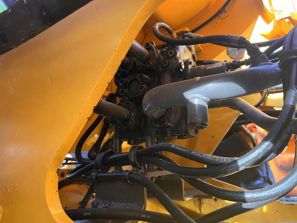 Hot Selling Used Original Sweden Hydraulic Volvo L120GZ Wheel Loader Second Hand Loader Volvo L220G in Good Condition for Sale - Riteņu iekrāvējs: foto 5 Hot Selling Used Original Sweden Hydraulic Volvo L120GZ Wheel Loader Second Hand Loader Volvo L220G in Good Condition for Sale - Riteņu iekrāvējs: foto 5