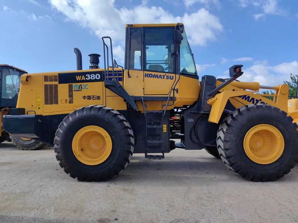 Japan Made Original Komatsu Wa380z-6 Wheel Loader, WA380Z Cheap Used 5ton Payloader Price Low in China - Riteņu iekrāvējs: foto 3 Japan Made Original Komatsu Wa380z-6 Wheel Loader, WA380Z Cheap Used 5ton Payloader Price Low in China - Riteņu iekrāvējs: foto 3