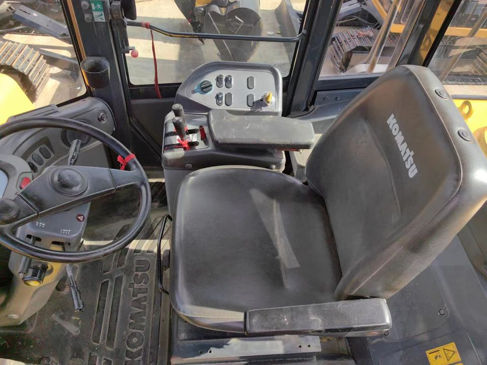 Japan Made Original Komatsu Wa380z-6 Wheel Loader, WA380Z Cheap Used 5ton Payloader Price Low in China - Riteņu iekrāvējs: foto 5 Japan Made Original Komatsu Wa380z-6 Wheel Loader, WA380Z Cheap Used 5ton Payloader Price Low in China - Riteņu iekrāvējs: foto 5
