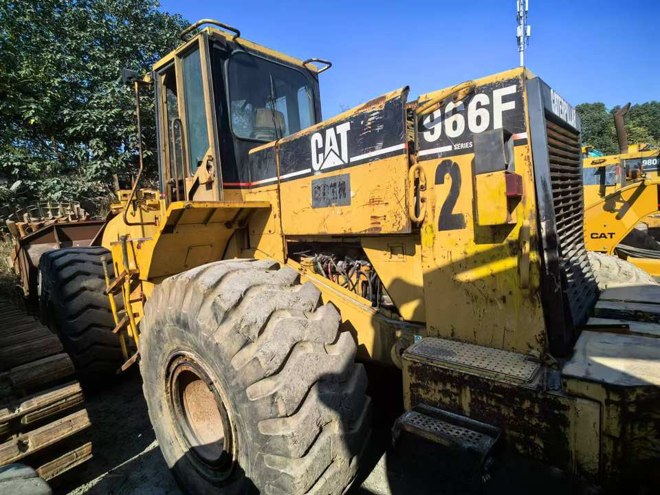 Used Front Wheel Loader CAT 966F With Good Price From Wheel Loaders Caterpillar Machinery Cat 966F Loaders - Riteņu iekrāvējs: foto 2 Used Front Wheel Loader CAT 966F With Good Price From Wheel Loaders Caterpillar Machinery Cat 966F Loaders - Riteņu iekrāvējs: foto 2