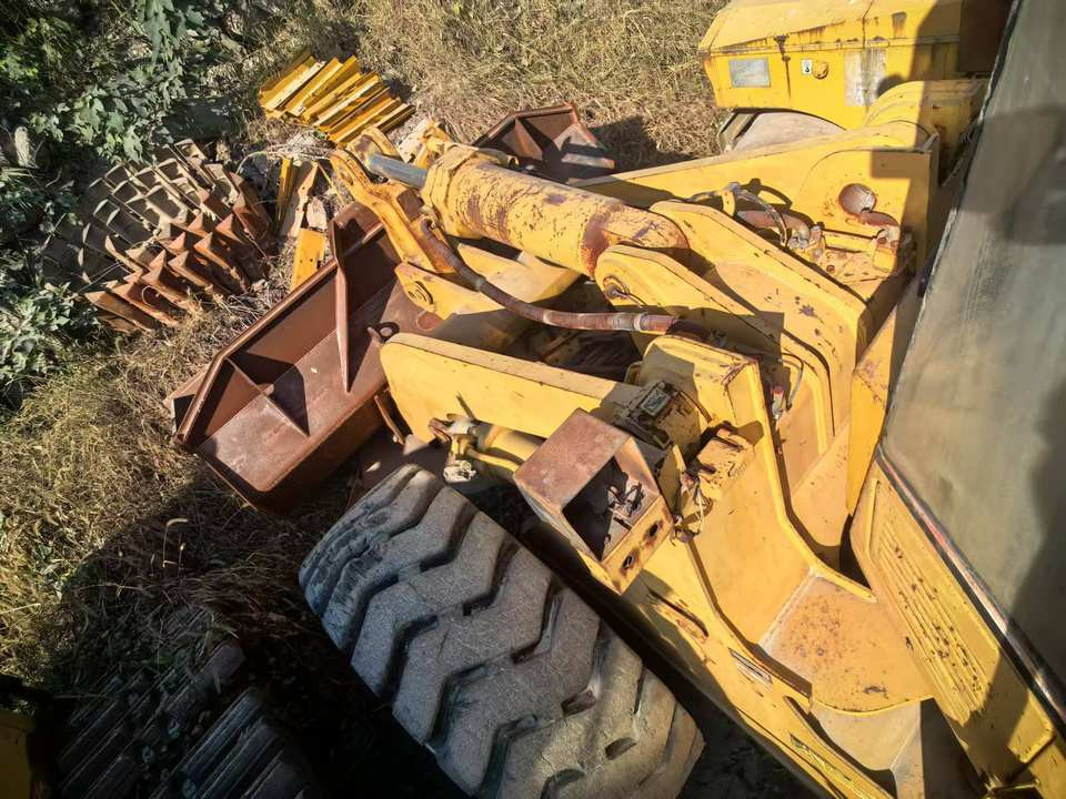 Used Front Wheel Loader CAT 966F With Good Price From Wheel Loaders Caterpillar Machinery Cat 966F Loaders - Riteņu iekrāvējs: foto 3 Used Front Wheel Loader CAT 966F With Good Price From Wheel Loaders Caterpillar Machinery Cat 966F Loaders - Riteņu iekrāvējs: foto 3