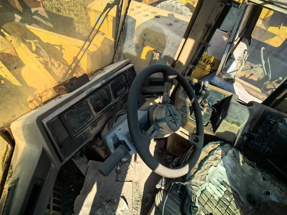 Used Front Wheel Loader CAT 966F With Good Price From Wheel Loaders Caterpillar Machinery Cat 966F Loaders - Riteņu iekrāvējs: foto 4 Used Front Wheel Loader CAT 966F With Good Price From Wheel Loaders Caterpillar Machinery Cat 966F Loaders - Riteņu iekrāvējs: foto 4