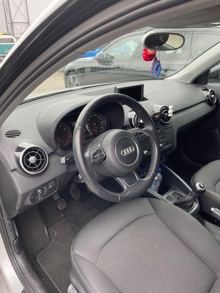 Audi A1 Sportback 1.2 TFSI Admired | 2013 | 216.082 km | 9KSJ53 | NAP: Logisch - Hečbeks: foto 5 Audi A1 Sportback 1.2 TFSI Admired | 2013 | 216.082 km | 9KSJ53 | NAP: Logisch - Hečbeks: foto 5