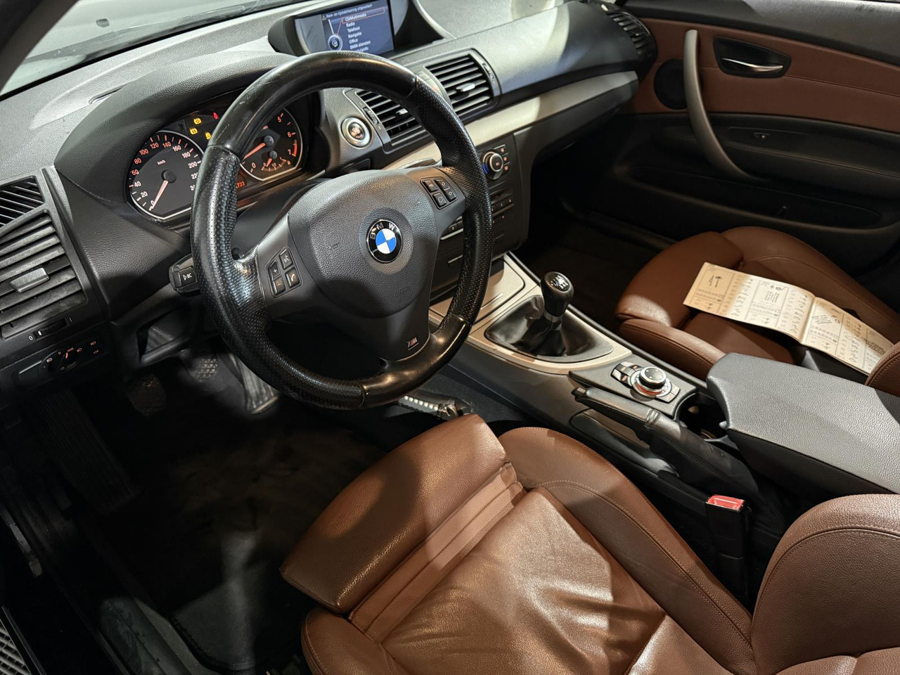 BMW | 1-serie | 116i EffDyn. Ed. Business Line Ultimate Edition | 2011 | 263.221 km | 05RHG5 | Logisch - Hečbeks: foto 3 BMW | 1-serie | 116i EffDyn. Ed. Business Line Ultimate Edition | 2011 | 263.221 km | 05RHG5 | Logisch - Hečbeks: foto 3