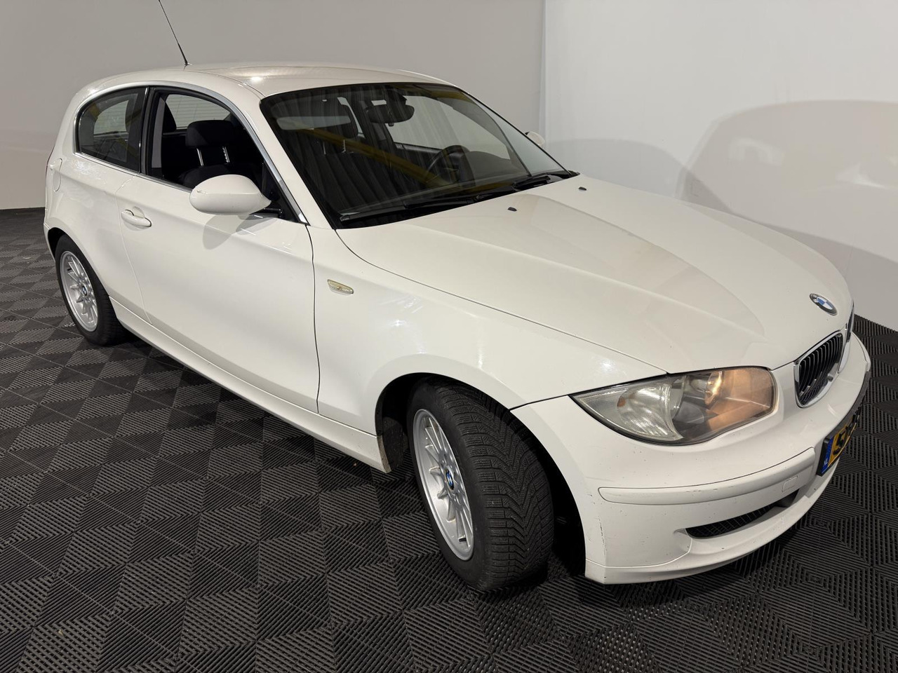 BMW | 1-serie | 116i Introduction | 2007 | 332.014 km | 57XXLG | Logisch - Hečbeks: foto 3 BMW | 1-serie | 116i Introduction | 2007 | 332.014 km | 57XXLG | Logisch - Hečbeks: foto 3
