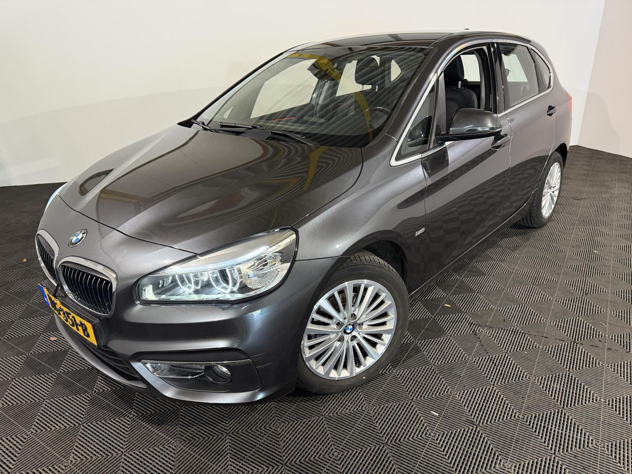 BMW | 2-serie Active Tourer | 218d Corporate Lease Luxury | 2015 | 223.959 km | HG351B | Logisch - Vieglā automašīna: foto 1 BMW | 2-serie Active Tourer | 218d Corporate Lease Luxury | 2015 | 223.959 km | HG351B | Logisch - Vieglā automašīna: foto 1