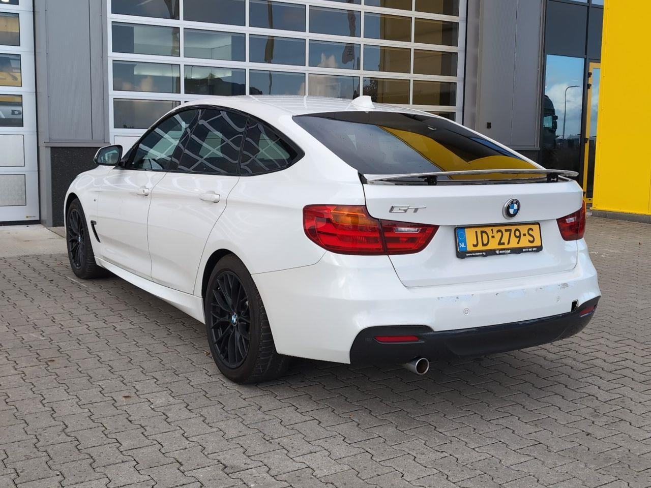 BMW 3 - serie Gran Turismo 318d M Sport Edition | 2016 | 227.537 km | Automaat | JD279S | NAP: Geen oordeel - Hečbeks: foto 3 BMW 3 - serie Gran Turismo 318d M Sport Edition | 2016 | 227.537 km | Automaat | JD279S | NAP: Geen oordeel - Hečbeks: foto 3