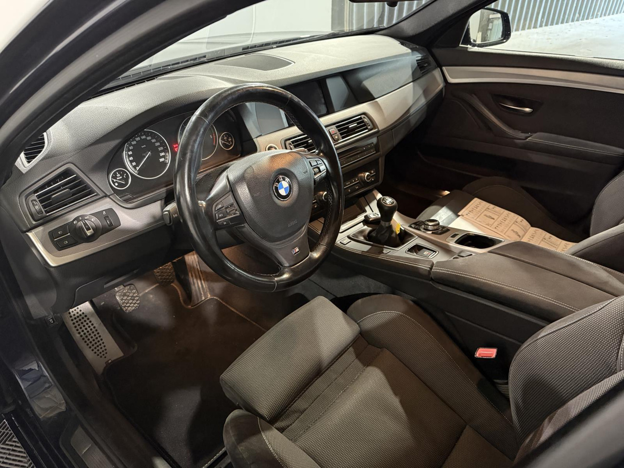 BMW | 5-serie Touring | 520d High Executive | 2011 | 320.778 km | TZ672J | Geen oordeel - Vieglā automašīna: foto 5 BMW | 5-serie Touring | 520d High Executive | 2011 | 320.778 km | TZ672J | Geen oordeel - Vieglā automašīna: foto 5