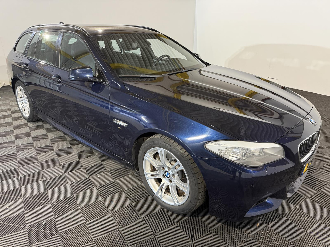 BMW | 5-serie Touring | 520d High Executive | 2011 | 320.778 km | TZ672J | Geen oordeel - Vieglā automašīna: foto 4 BMW | 5-serie Touring | 520d High Executive | 2011 | 320.778 km | TZ672J | Geen oordeel - Vieglā automašīna: foto 4