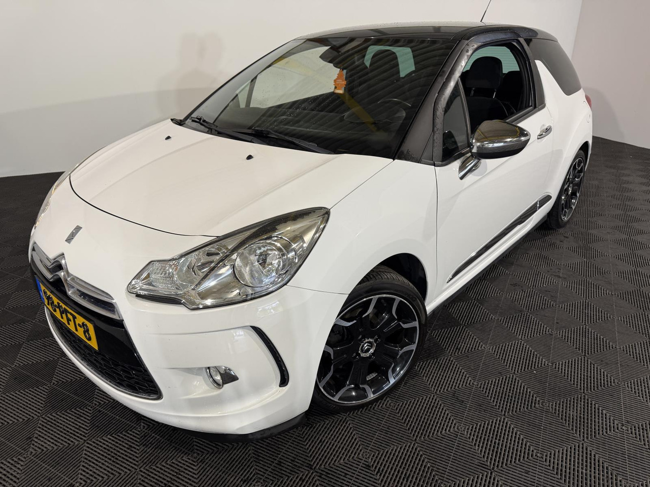 Citroen | DS3 | 1.6 So Chic | 2011 | 154.198 km | 98PFT8 | Logisch - Hečbeks: foto 1 Citroen | DS3 | 1.6 So Chic | 2011 | 154.198 km | 98PFT8 | Logisch - Hečbeks: foto 1