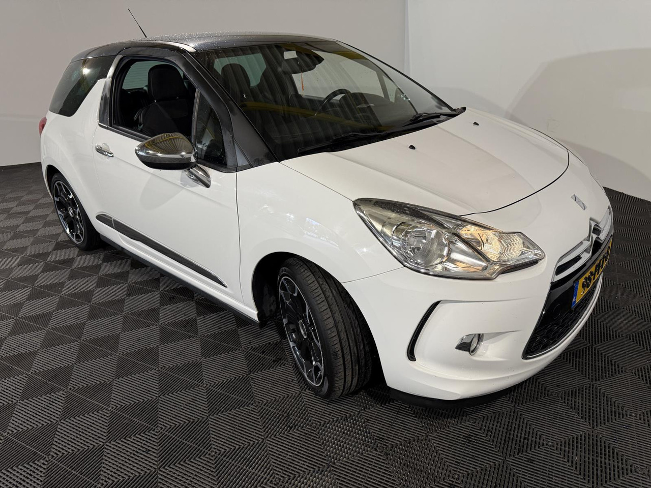 Citroen | DS3 | 1.6 So Chic | 2011 | 154.198 km | 98PFT8 | Logisch - Hečbeks: foto 3 Citroen | DS3 | 1.6 So Chic | 2011 | 154.198 km | 98PFT8 | Logisch - Hečbeks: foto 3