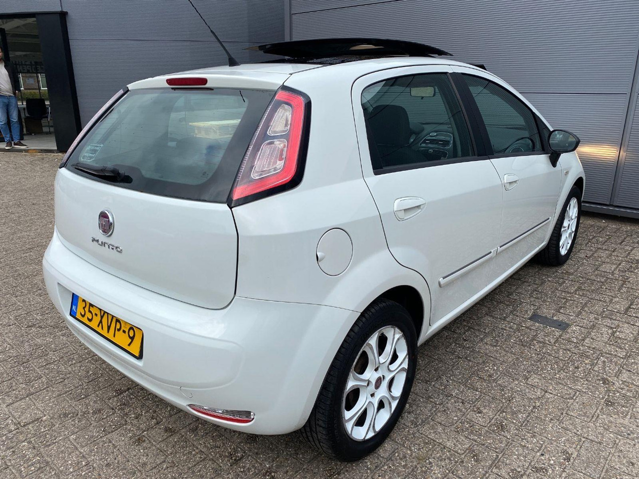 Fiat Punto Evo 0.9 TwinAir Easy | 2012 | 219.036 km | 35XVP9 | NAP: Logisch - Hečbeks: foto 4 Fiat Punto Evo 0.9 TwinAir Easy | 2012 | 219.036 km | 35XVP9 | NAP: Logisch - Hečbeks: foto 4