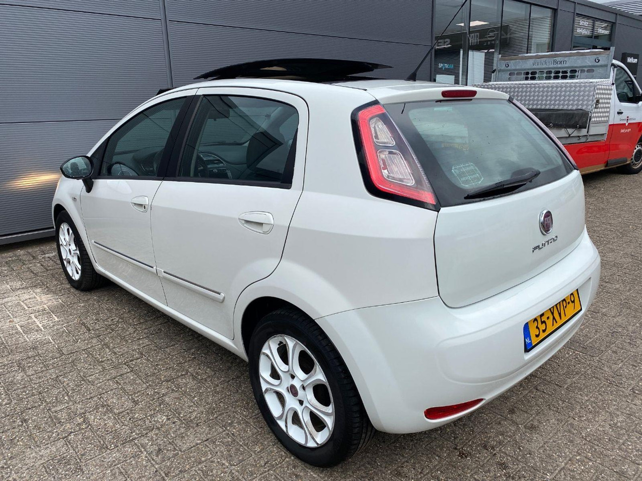 Fiat Punto Evo 0.9 TwinAir Easy | 2012 | 219.036 km | 35XVP9 | NAP: Logisch - Hečbeks: foto 3 Fiat Punto Evo 0.9 TwinAir Easy | 2012 | 219.036 km | 35XVP9 | NAP: Logisch - Hečbeks: foto 3