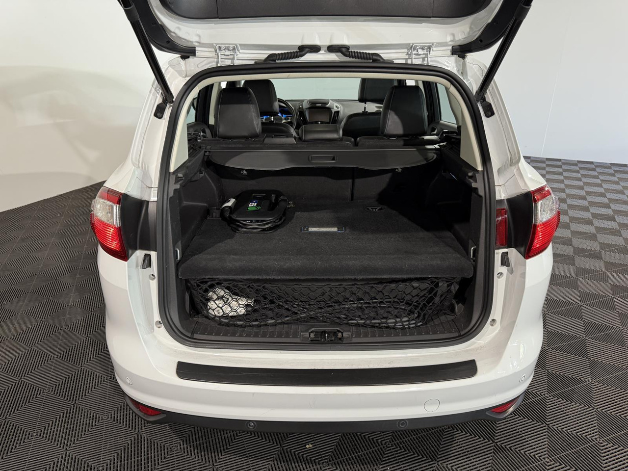 Ford C-Max 2.0 Plug-in Hybrid Titanium Plus | 2015 | 233.632 km | HL-834-P - Vieglā automašīna: foto 4 Ford C-Max 2.0 Plug-in Hybrid Titanium Plus | 2015 | 233.632 km | HL-834-P - Vieglā automašīna: foto 4