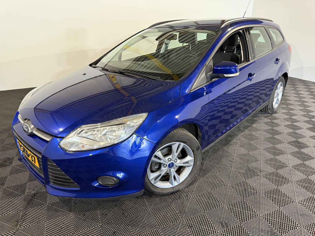 Ford Focus Wagon 1.0 EcoBoost Edition | 2013 | 171.974 km | 1-SKD-37 - Vieglā automašīna: foto 1 Ford Focus Wagon 1.0 EcoBoost Edition | 2013 | 171.974 km | 1-SKD-37 - Vieglā automašīna: foto 1