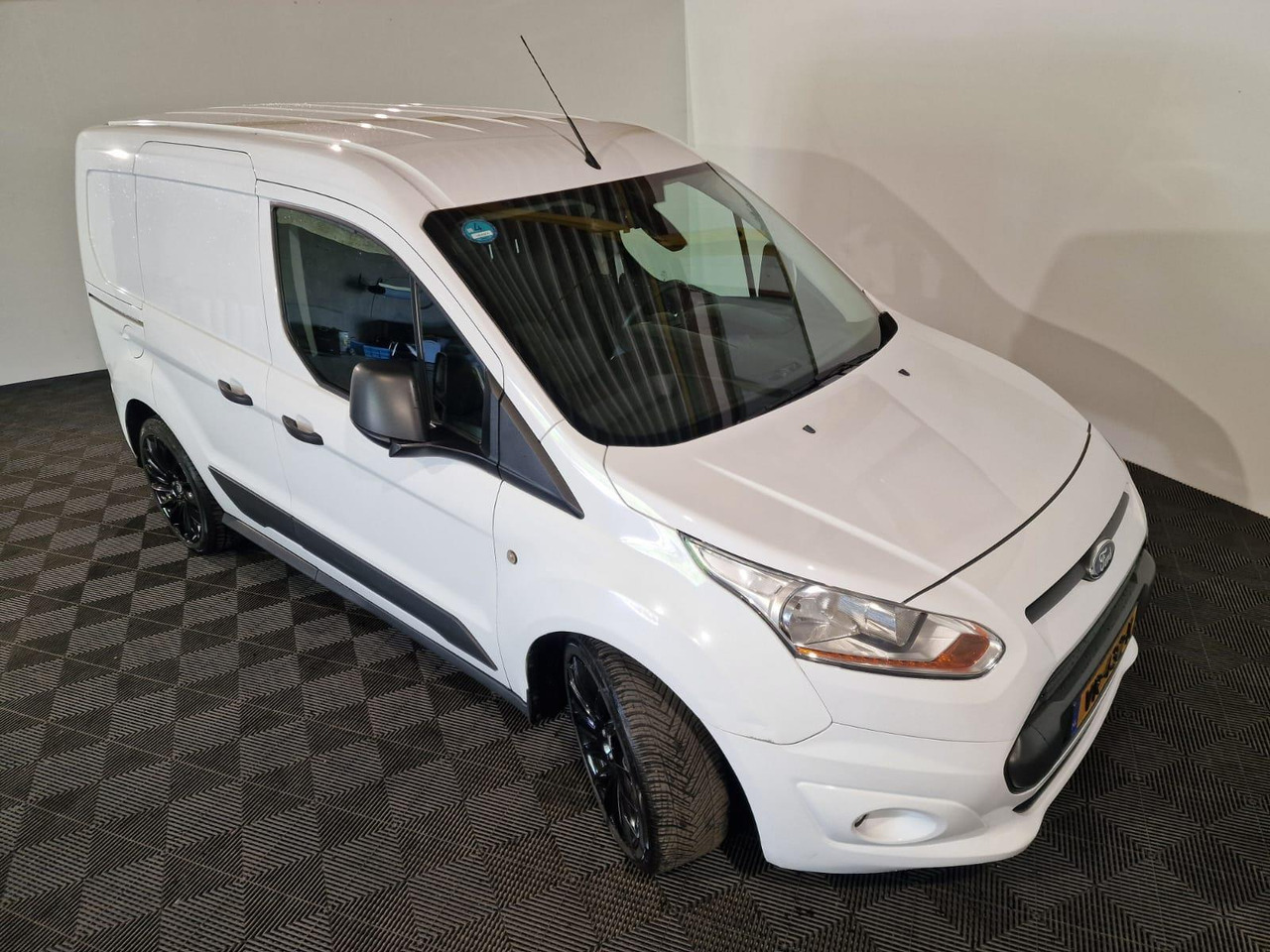 Ford Transit Connect 1.6 TDCI L1 Trend VR-432-K - Mazs furgons: foto 5 Ford Transit Connect 1.6 TDCI L1 Trend VR-432-K - Mazs furgons: foto 5