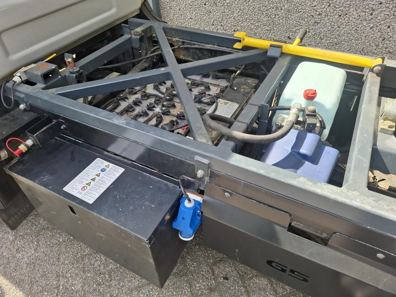 Goupil G5 Elektrische Stratenreinigingsmachine T-92-BSX - Elektriskā komunālā automašīna, Ielu tīrīšanas mašīna: foto 2 Goupil G5 Elektrische Stratenreinigingsmachine T-92-BSX - Elektriskā komunālā automašīna, Ielu tīrīšanas mašīna: foto 2