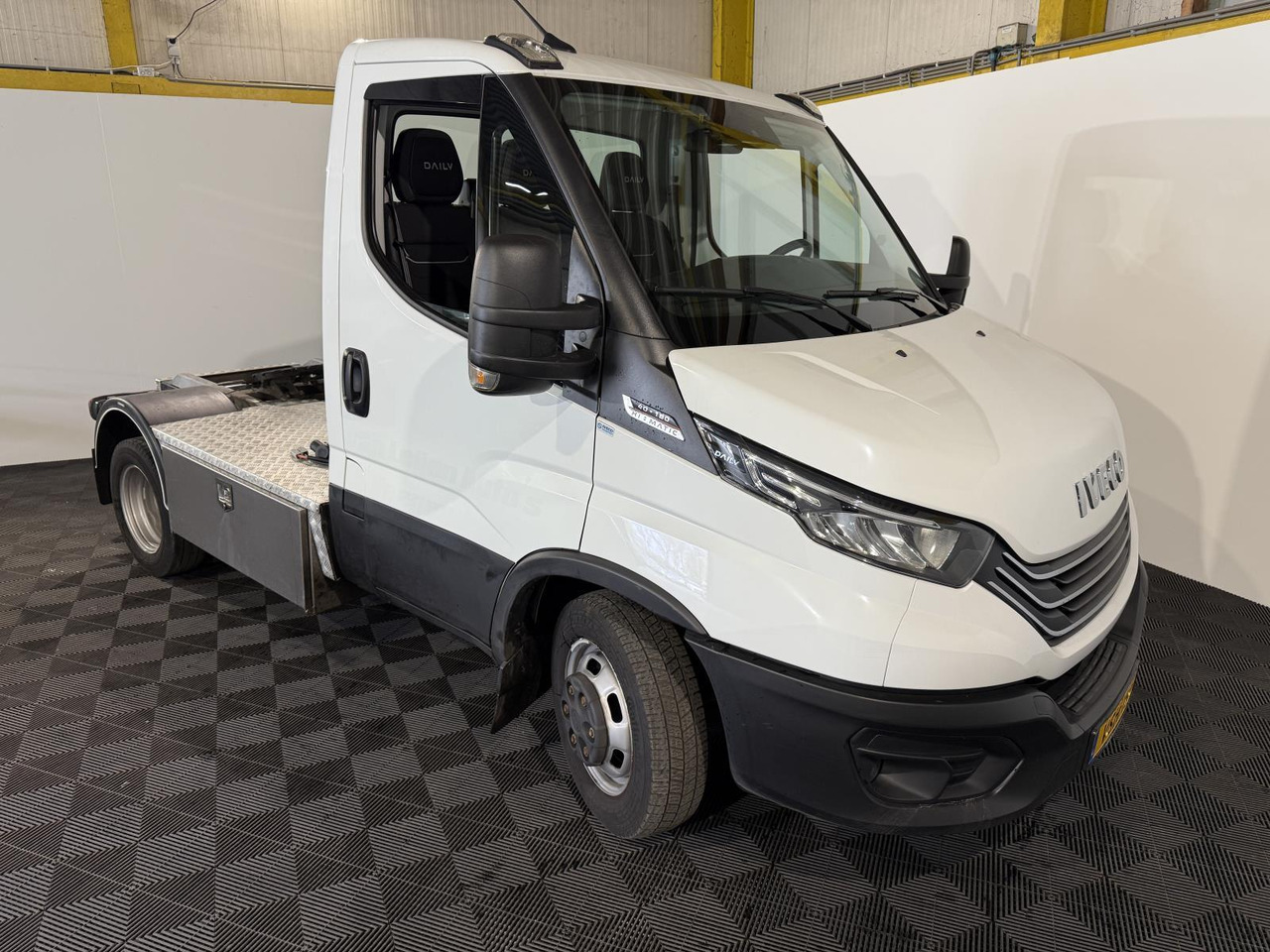 Iveco 40C18 Daily VSH-15-F 201.901 km - BE vilcējs: foto 4 Iveco 40C18 Daily VSH-15-F 201.901 km - BE vilcējs: foto 4