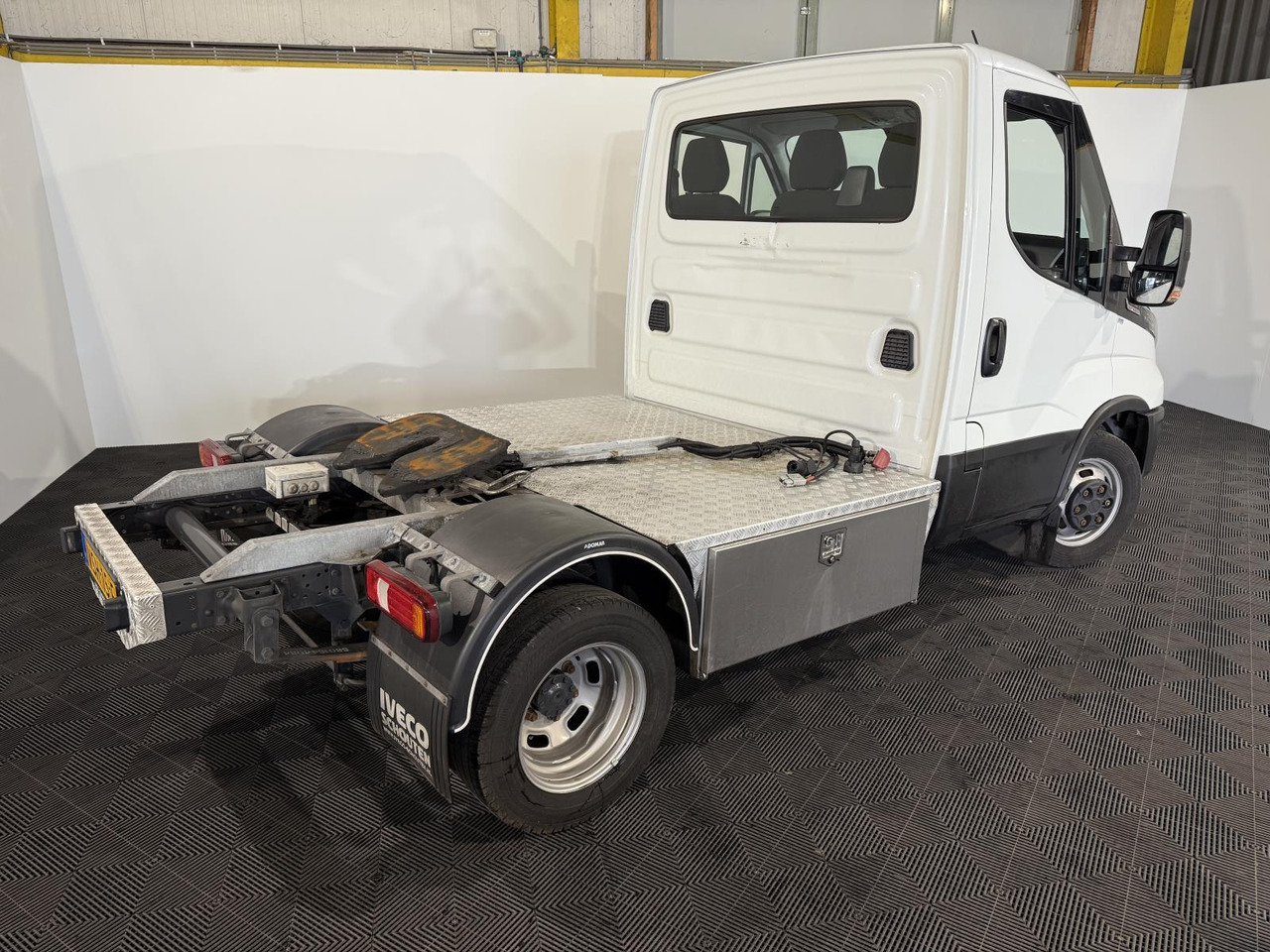 Iveco 40C18 Daily VSH-15-F 201.901 km - BE vilcējs: foto 3 Iveco 40C18 Daily VSH-15-F 201.901 km - BE vilcējs: foto 3