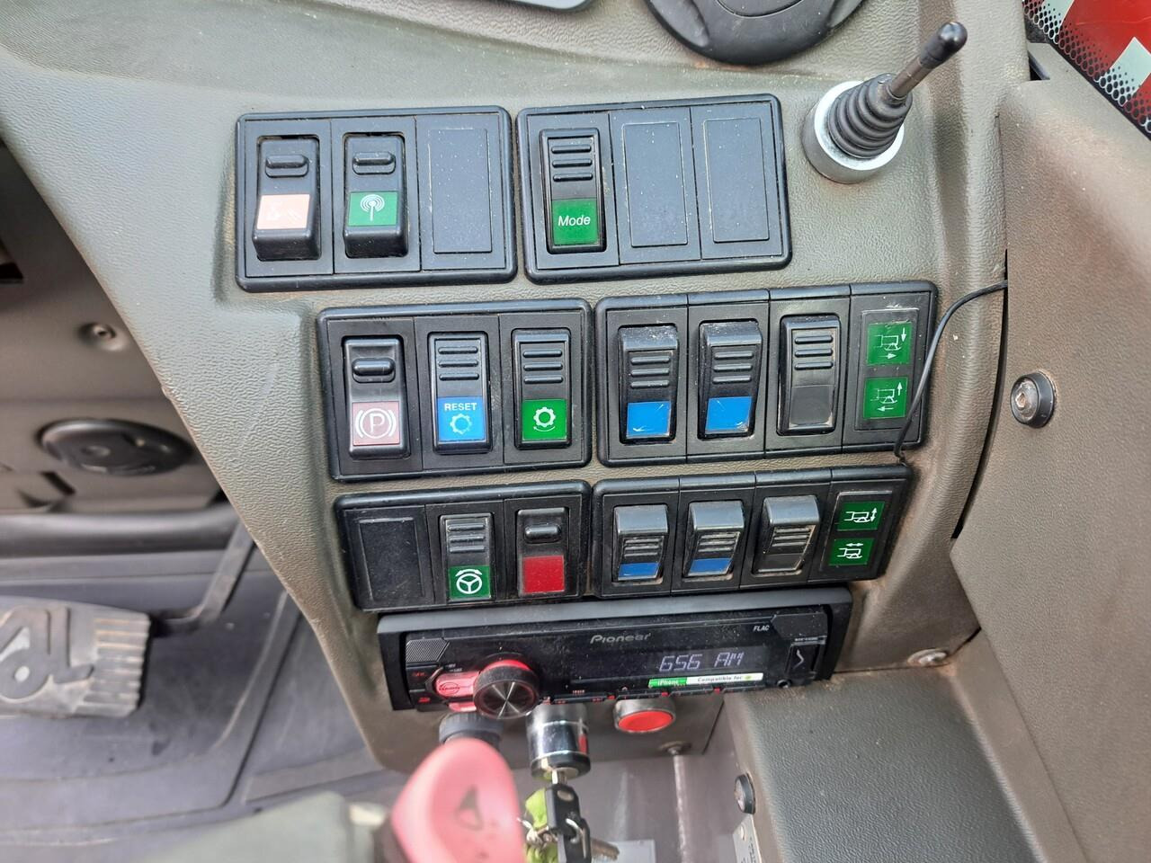 Teleskopiskais iekrāvējs Manitou MRT 2150+ Privilege All-Terrain Roterende Verreiker (2015): foto 16