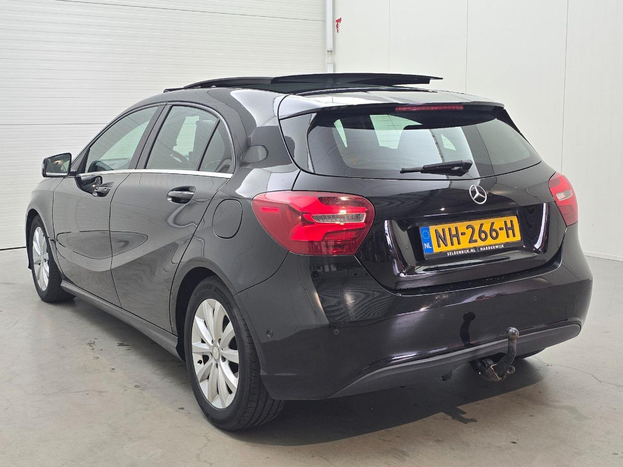 Mercedes-Benz A-klasse 180 Lease Edition Plus | 2017 | 233.018 km | Automaat | NH266H | NAP: Logisch - Hečbeks: foto 3 Mercedes-Benz A-klasse 180 Lease Edition Plus | 2017 | 233.018 km | Automaat | NH266H | NAP: Logisch - Hečbeks: foto 3