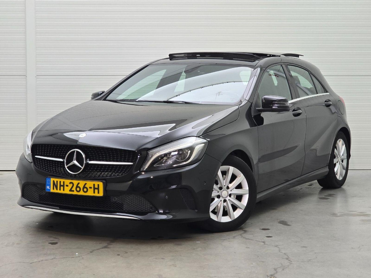 Mercedes-Benz A-klasse 180 Lease Edition Plus | 2017 | 233.018 km | Automaat | NH266H | NAP: Logisch - Hečbeks: foto 1 Mercedes-Benz A-klasse 180 Lease Edition Plus | 2017 | 233.018 km | Automaat | NH266H | NAP: Logisch - Hečbeks: foto 1