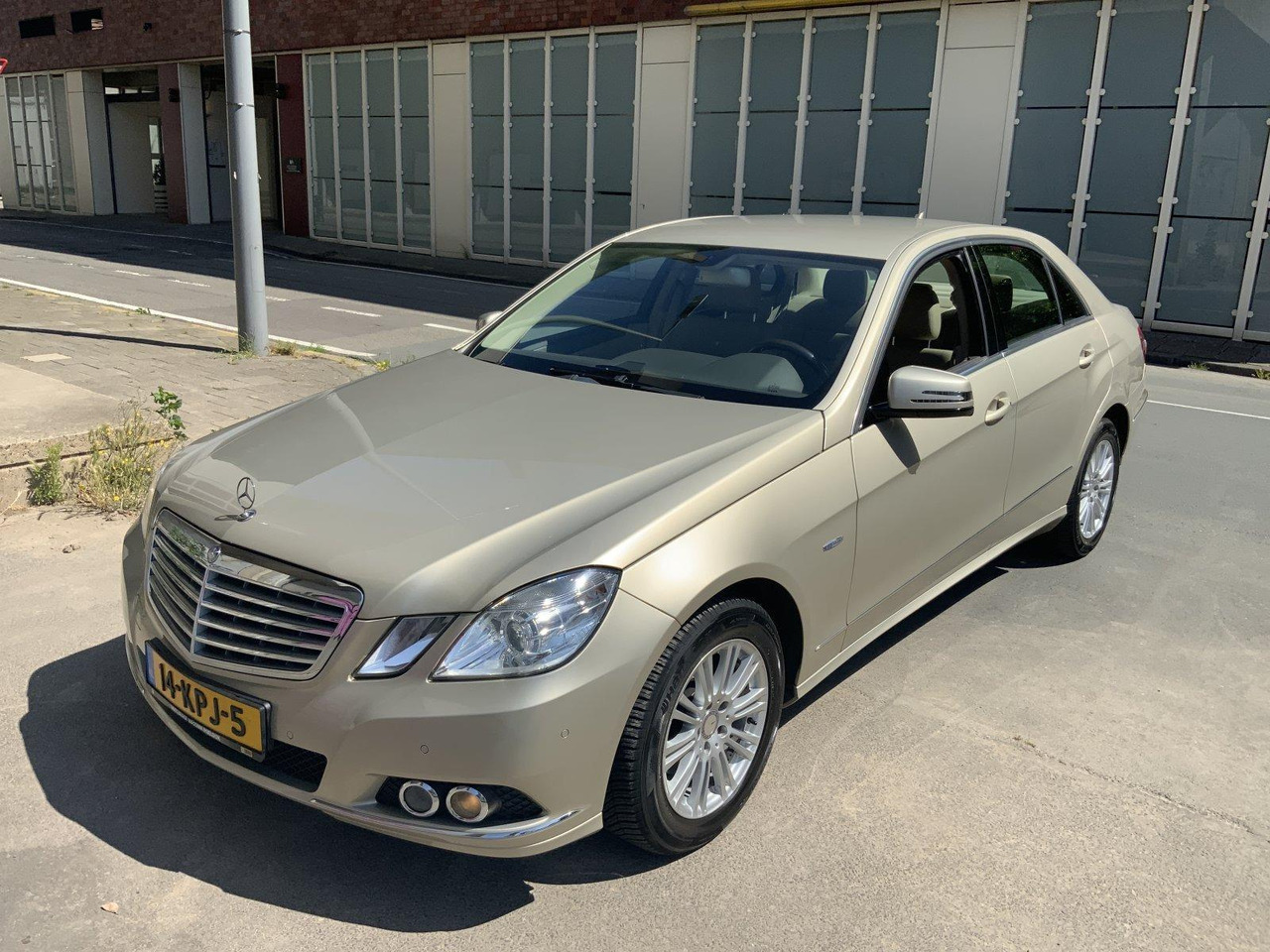 Mercedes-Benz E-klasse 200 CGI, 2010, 14-KPJ-5, 173.514KM - Vieglā automašīna: foto 1 Mercedes-Benz E-klasse 200 CGI, 2010, 14-KPJ-5, 173.514KM - Vieglā automašīna: foto 1