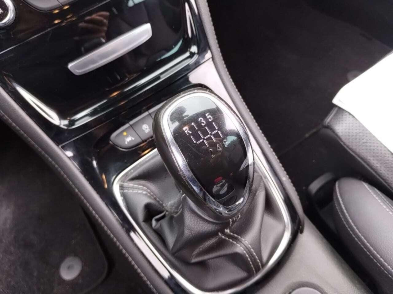 Opel | Astra Sports Tourer | 1.6 Innovation | 2017 | 179.064 km | NX524L | Logisch - Vieglā automašīna: foto 4 Opel | Astra Sports Tourer | 1.6 Innovation | 2017 | 179.064 km | NX524L | Logisch - Vieglā automašīna: foto 4