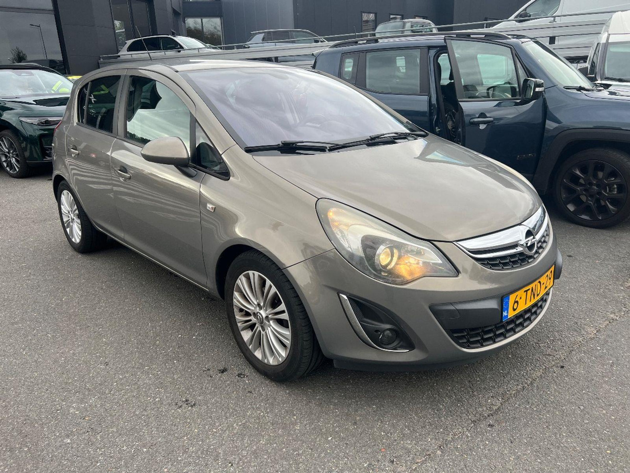 Opel Corsa 1.2 - 16V Cosmo | 2014 | 73.562 km | Automaat | 6TND29 | NAP: Logisch - Hečbeks: foto 2 Opel Corsa 1.2 - 16V Cosmo | 2014 | 73.562 km | Automaat | 6TND29 | NAP: Logisch - Hečbeks: foto 2