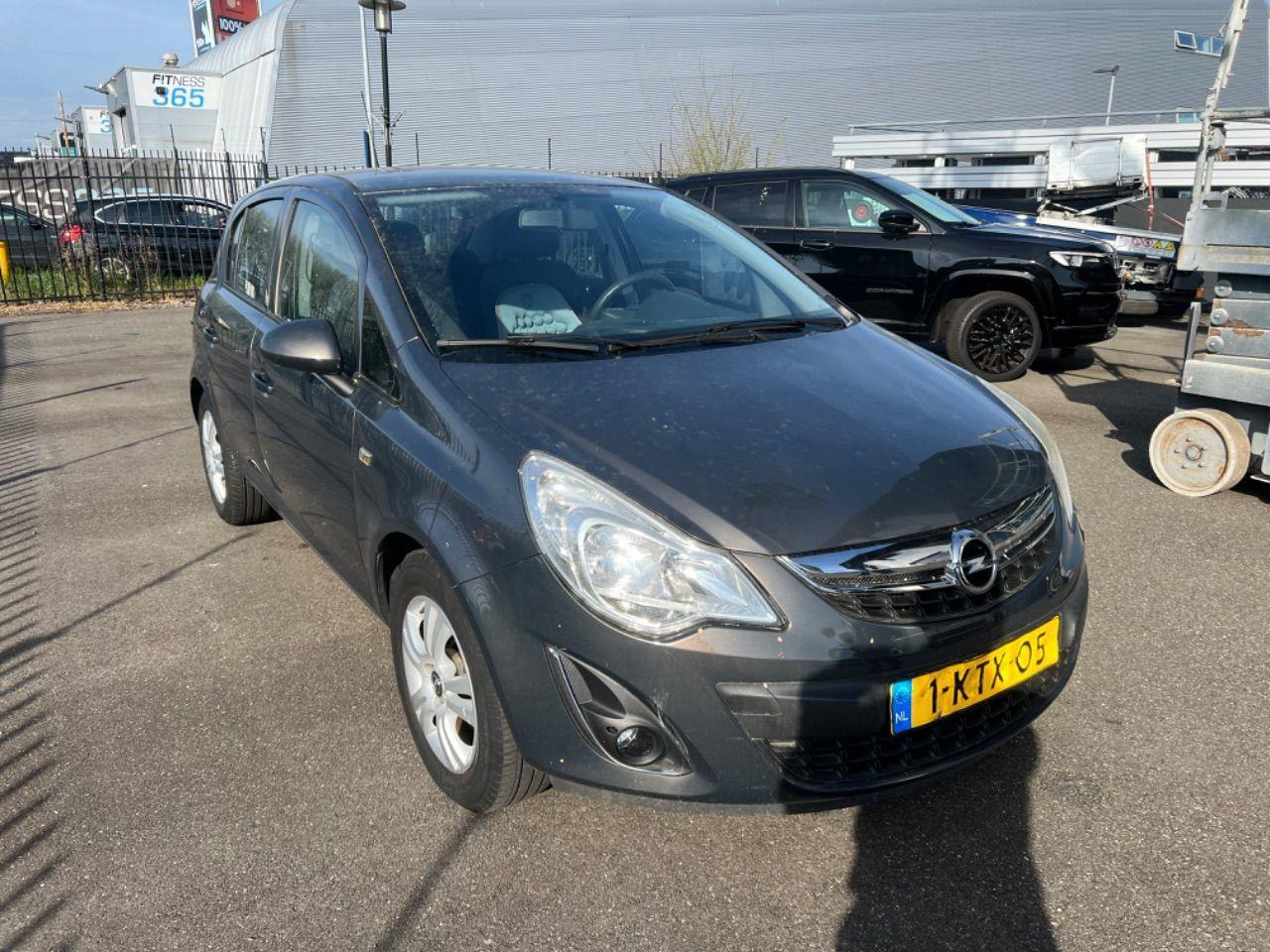 Opel Corsa 1.2 - 16V Design Edition | 2013 | 15.657 km | Automaat | 1KTX05 | NAP: Logisch - Hečbeks: foto 2 Opel Corsa 1.2 - 16V Design Edition | 2013 | 15.657 km | Automaat | 1KTX05 | NAP: Logisch - Hečbeks: foto 2