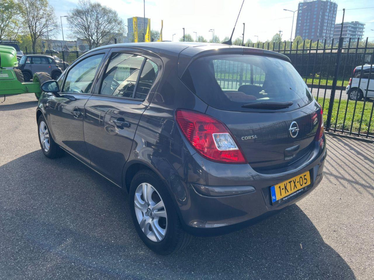 Opel Corsa 1.2 - 16V Design Edition | 2013 | 15.657 km | Automaat | 1KTX05 | NAP: Logisch - Hečbeks: foto 3 Opel Corsa 1.2 - 16V Design Edition | 2013 | 15.657 km | Automaat | 1KTX05 | NAP: Logisch - Hečbeks: foto 3
