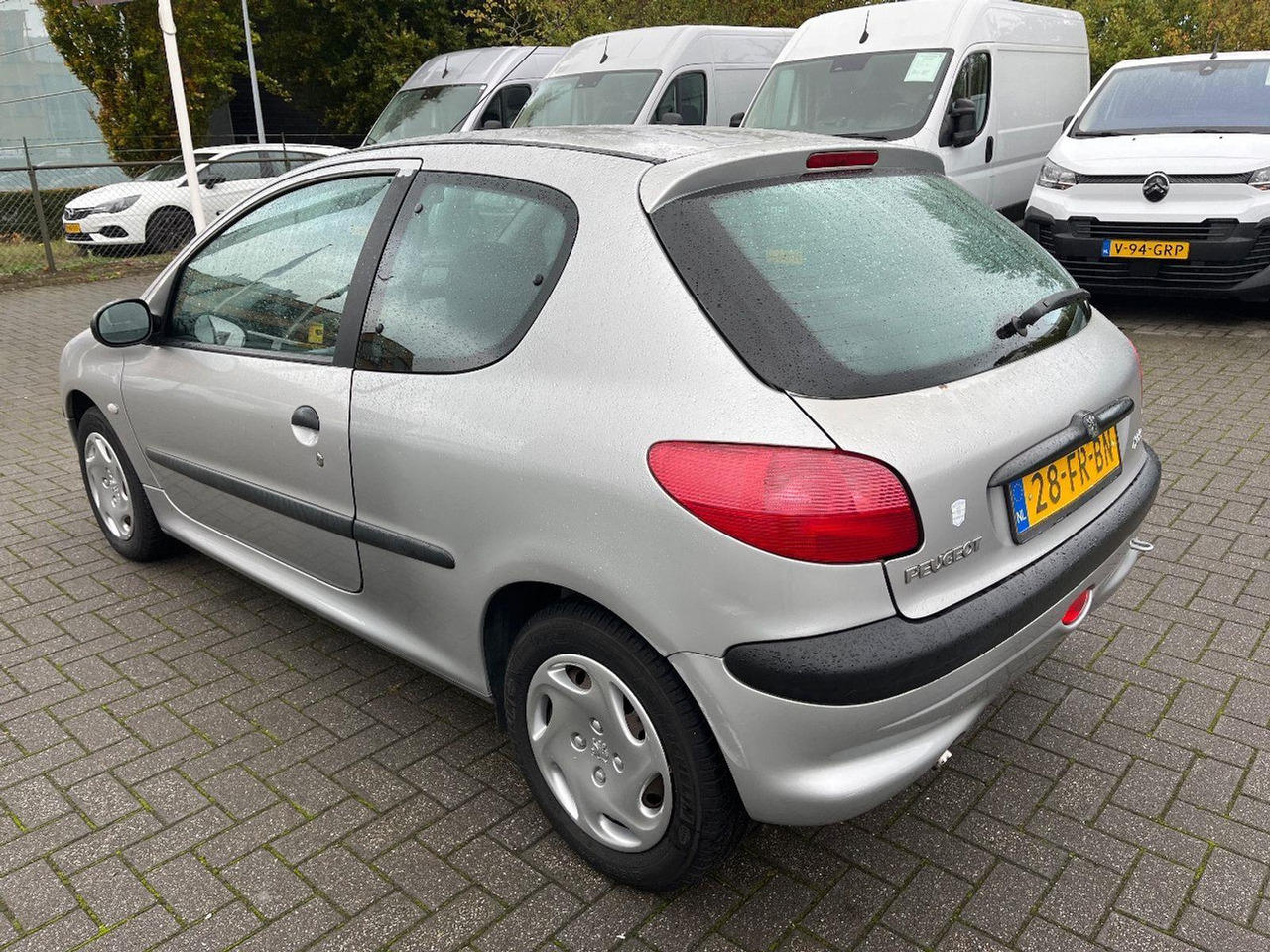 Peugeot 206 1.1 XR | 2000 | 69.922 km | 28FRBN | NAP: Logisch - Hečbeks: foto 3 Peugeot 206 1.1 XR | 2000 | 69.922 km | 28FRBN | NAP: Logisch - Hečbeks: foto 3